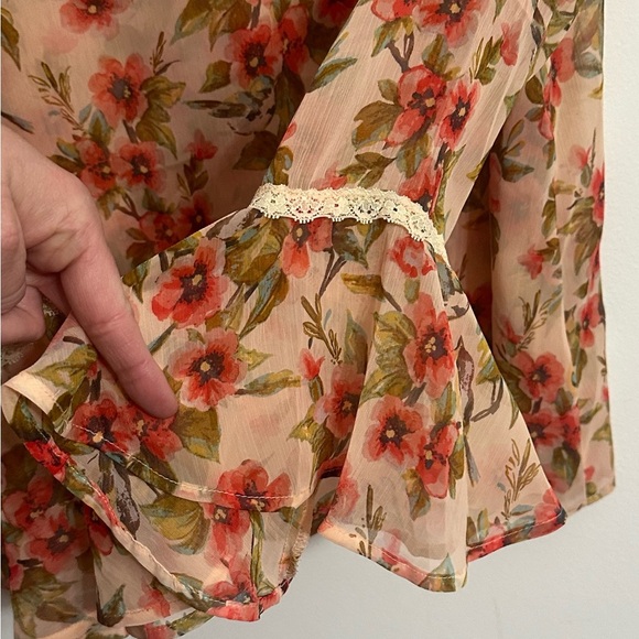 Disney Lauren Conrad Snow White Floral Lace Peasant top size medium - Picture 3 of 7